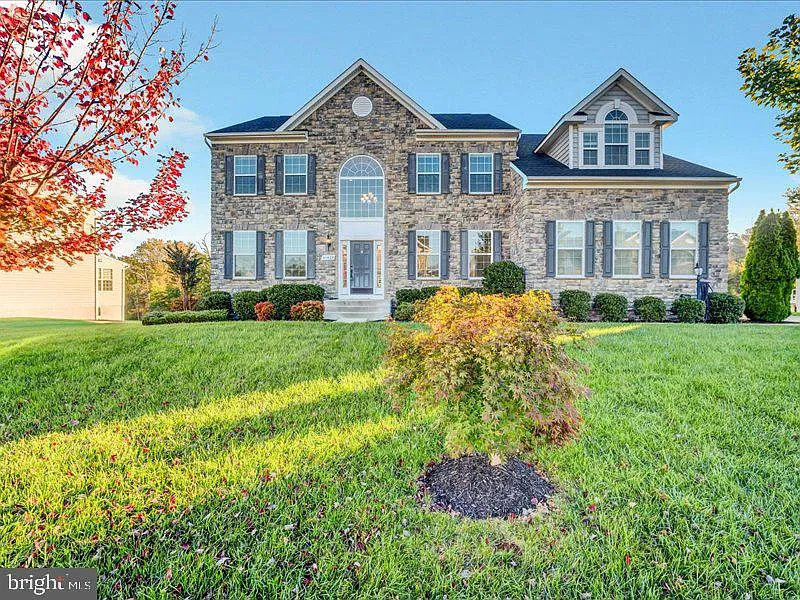 6 bed, 5.5 bath, 4458 sqft, $6,200 — Photo 1