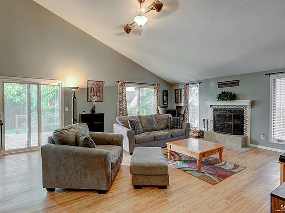 4th image of 1213 E Republic Ave