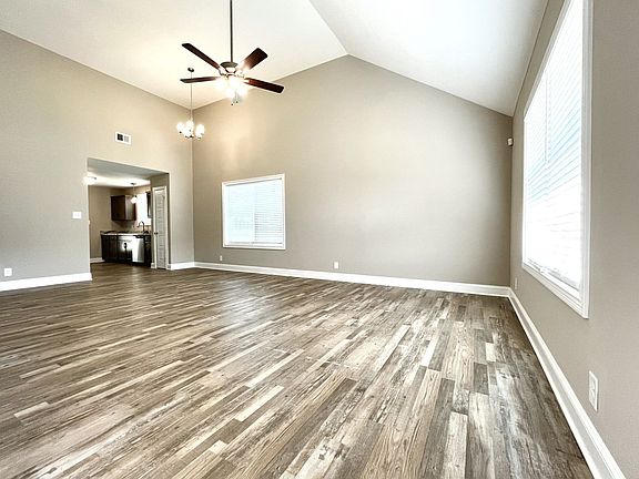 4th image of 835 Lillian Grace Dr