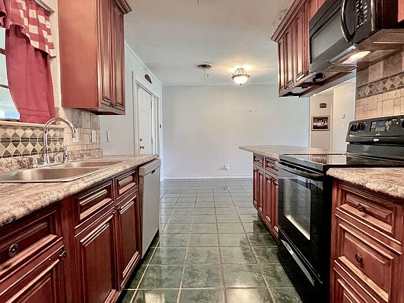 5th image of 703 W Park St