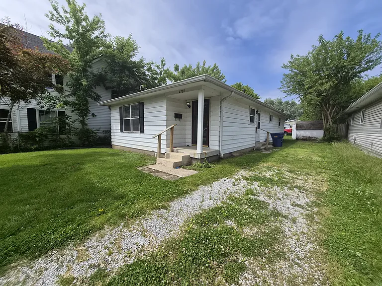 4708 Payton Ave — Photo 2