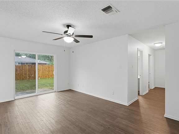 4th image of 2221 Michigan St