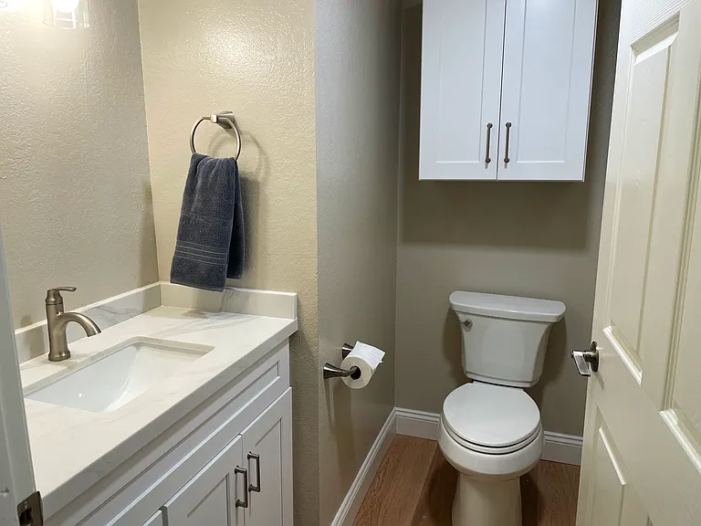 1/2 Bath
