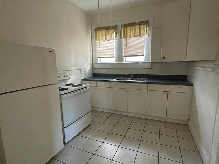 218 W Indiana Ave — Photo 2