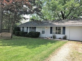 6 Barton Ct, Champaign, IL 61821