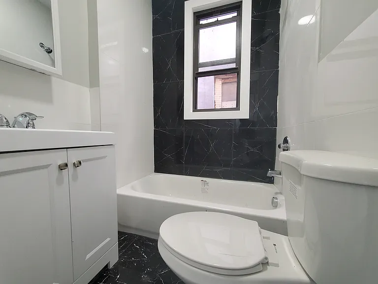 135 W 54th St #1 — Photo 5