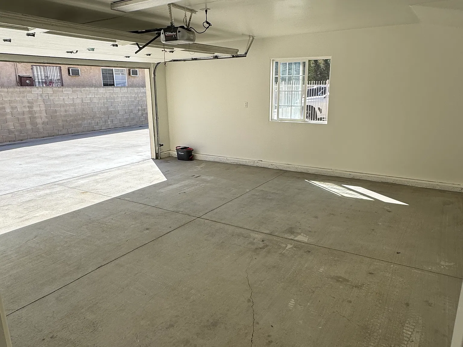 3 bed, 2.5 bath, 1484 sqft, $4,000 — Photo 3