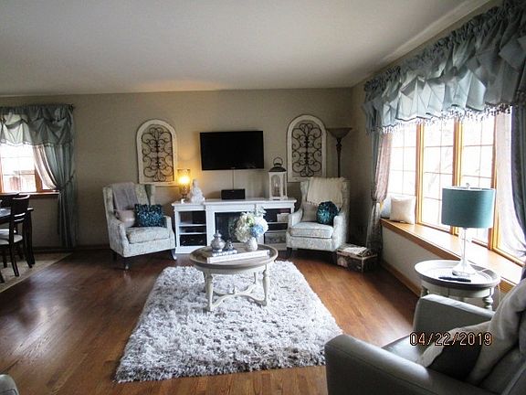 2nd image of 16626 Parkview Ave