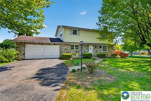 1590 Winthrop Ave Photo 1