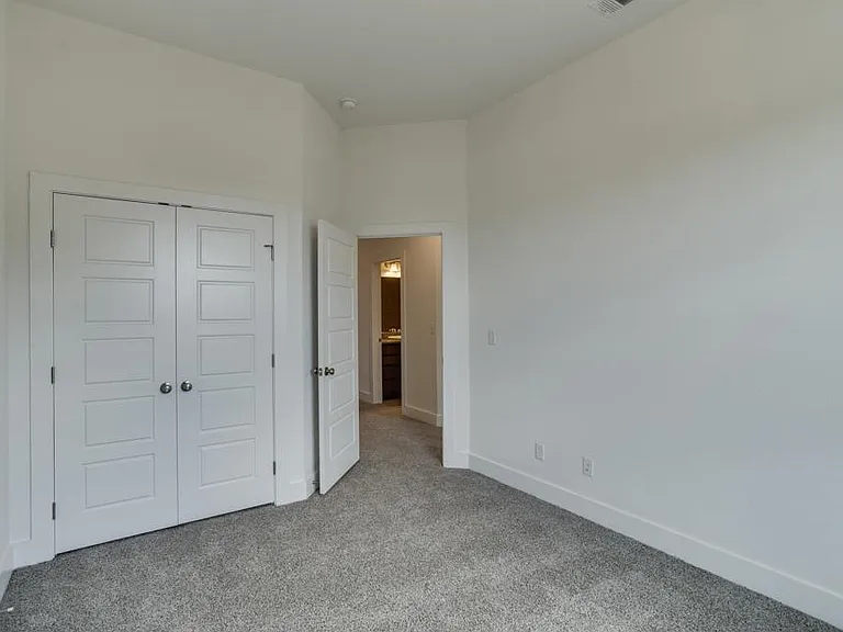 206 Topaz #1502 — Photo 34