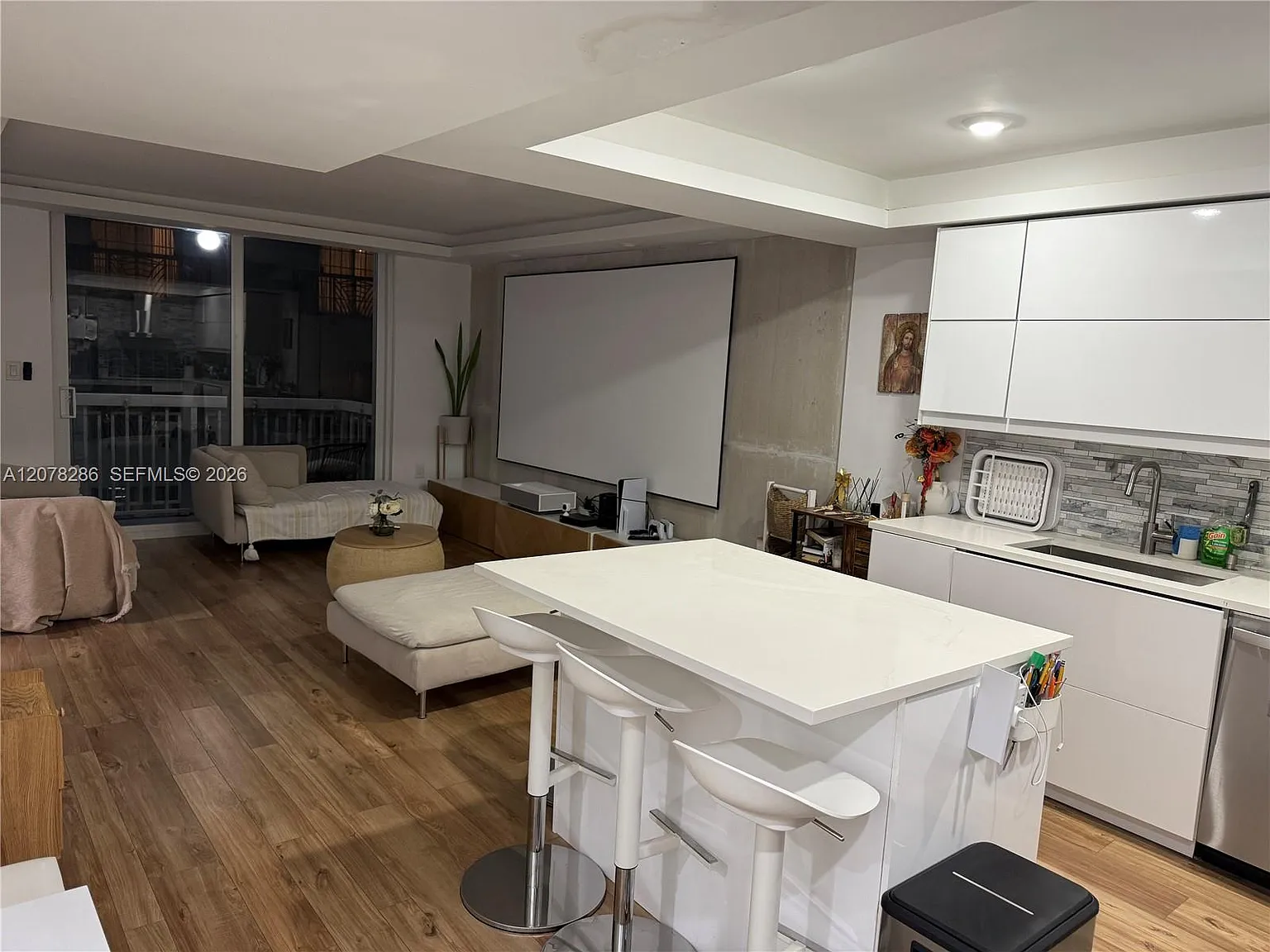 The Presidential Condo — Photo 4