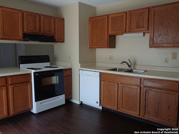 4th image of 2526 Corian Glen Dr