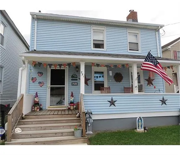 251 Catherine St photo 1