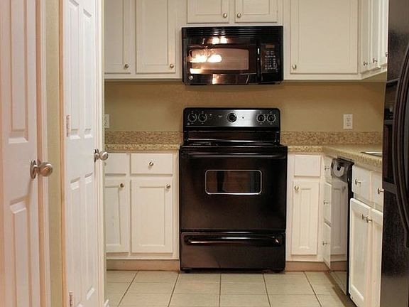 4th image of 2402 Driftwood Dr
