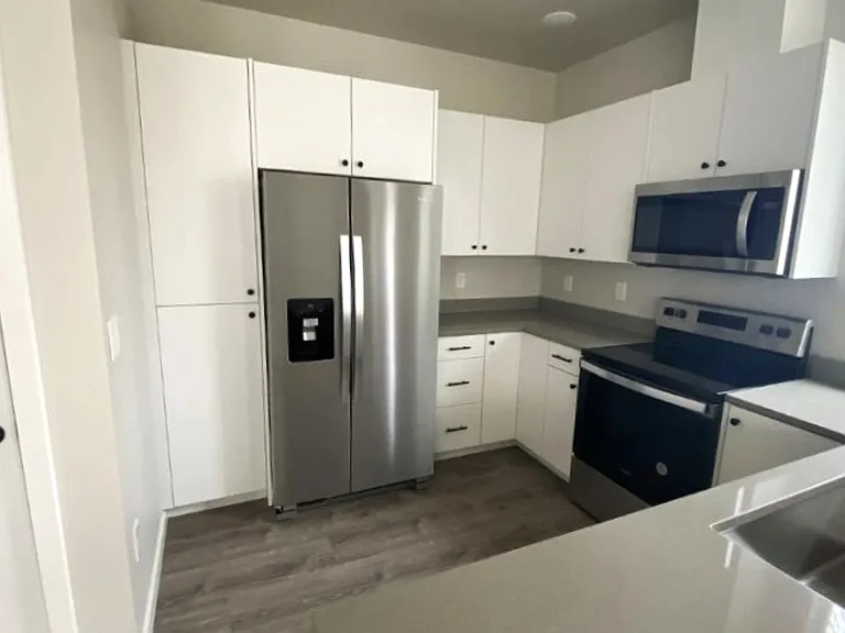 608 Telegraph Rd — Photo 3