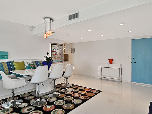 Home For Sale In Carlyle House