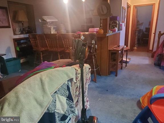 5th image of 209 Meadowlark Ln