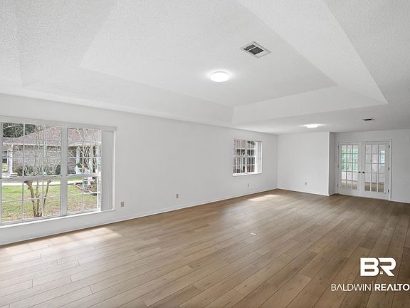 4th image of 2673 Pine Ridge Dr
