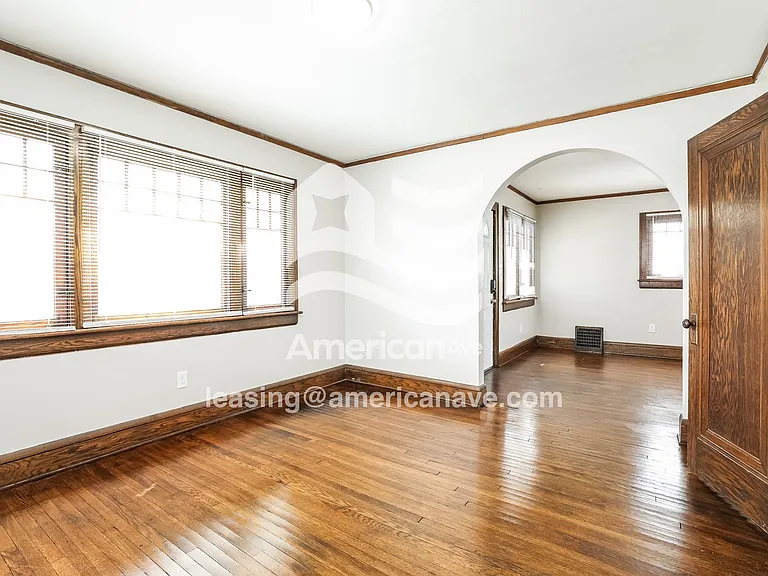 1884469_008_dining_room_12694001.jpg