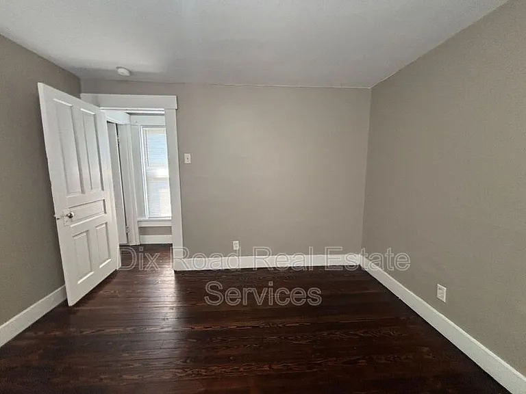 67 S McGee St — Photo 23