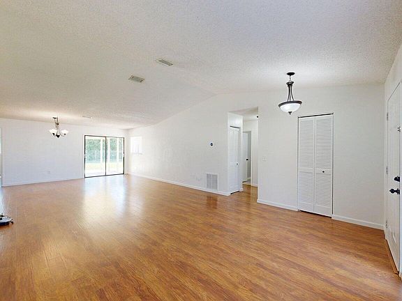 2nd image of 10 Brunett Ln