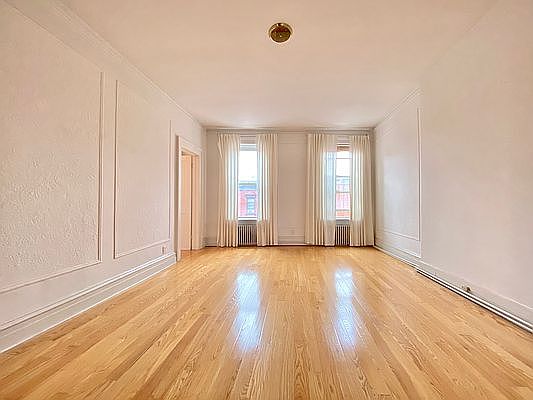 1st image of 141 Grand St Floor 3