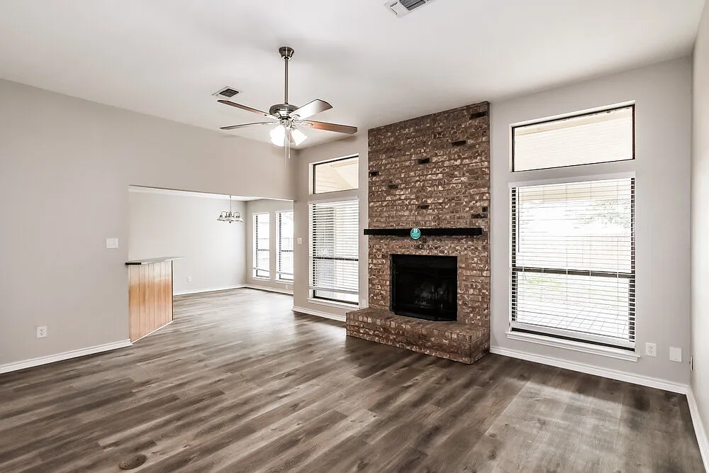 3 bed, 2.0 bath, 1597 sqft, $1,990 — Photo 4
