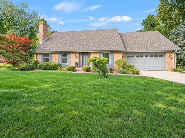1530 W Zedler LANE, Mequon, WI 53092