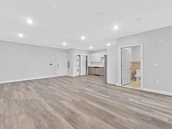 5th image of 680 Grand St APT 504