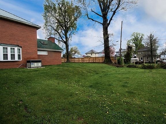 3rd image of 1130 23rd St