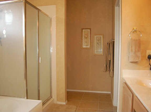 3rd image of 2423 Basswood Dr