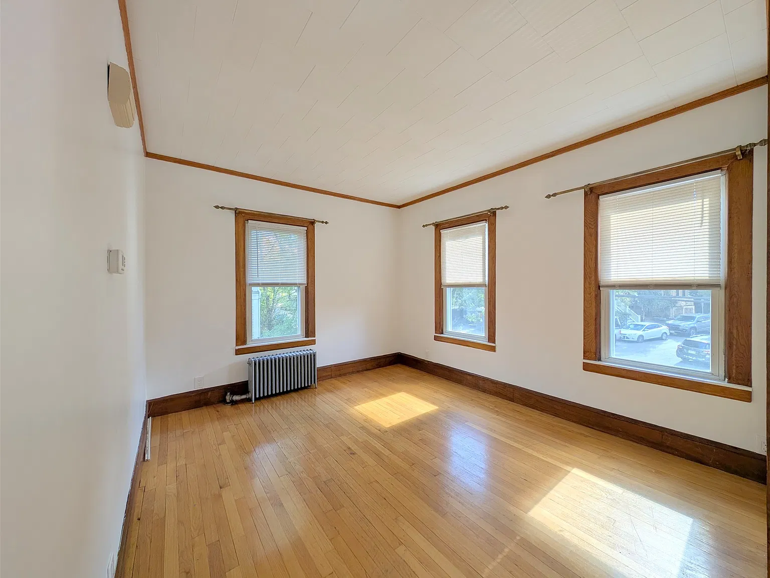 3 bed, 1100 sqft, $3,000 — Photo 1