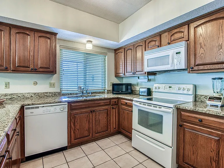 6828 Can Cun Ln — Photo 3