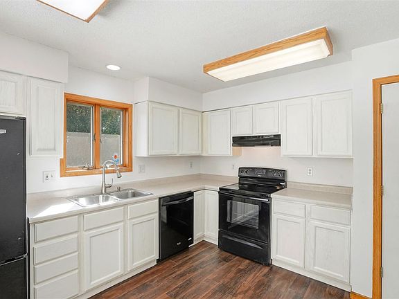 5th image of 1929 Lakeside Dr
