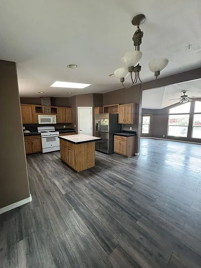 5800 E Hermans Rd — Photo 1