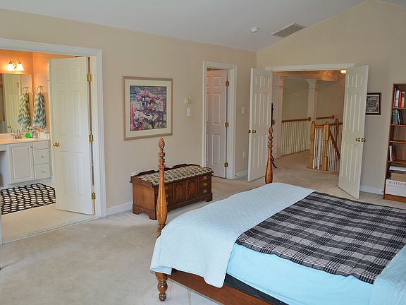 2nd image of 7101 Sonnett Ct