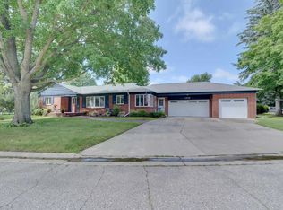 1609 Maplecrest Dr, Estherville, IA 51334