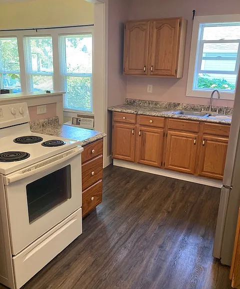 555 Elliott Ave — Photo 5