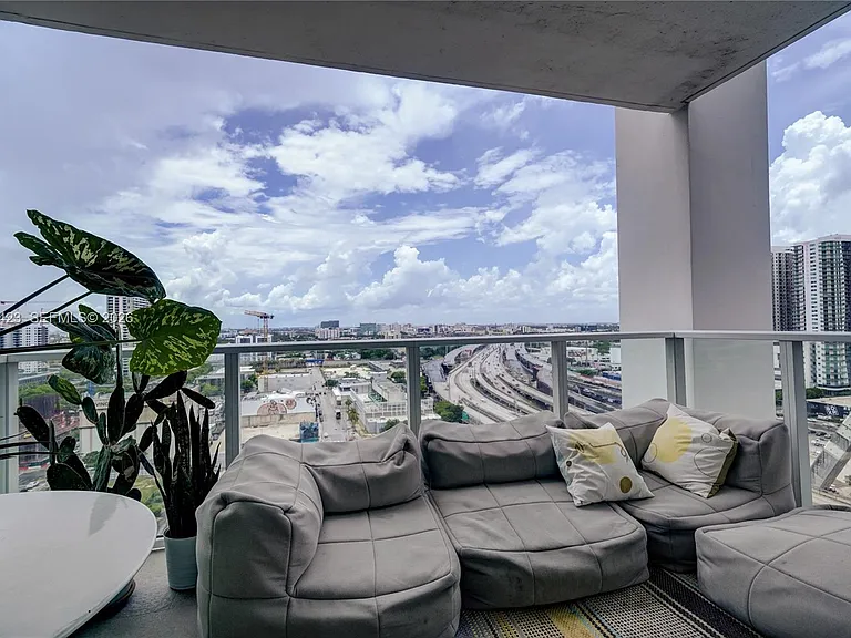 1040 Biscayne Blvd #1606 — Photo 1