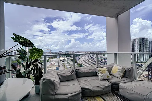 1040 Biscayne Blvd #1606 Photo 1