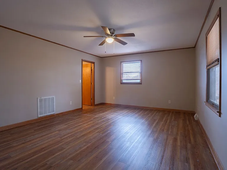1111 Fairview Rd — Photo 10