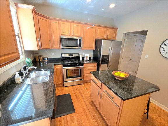 5th image of 409 Marshall Heights Dr