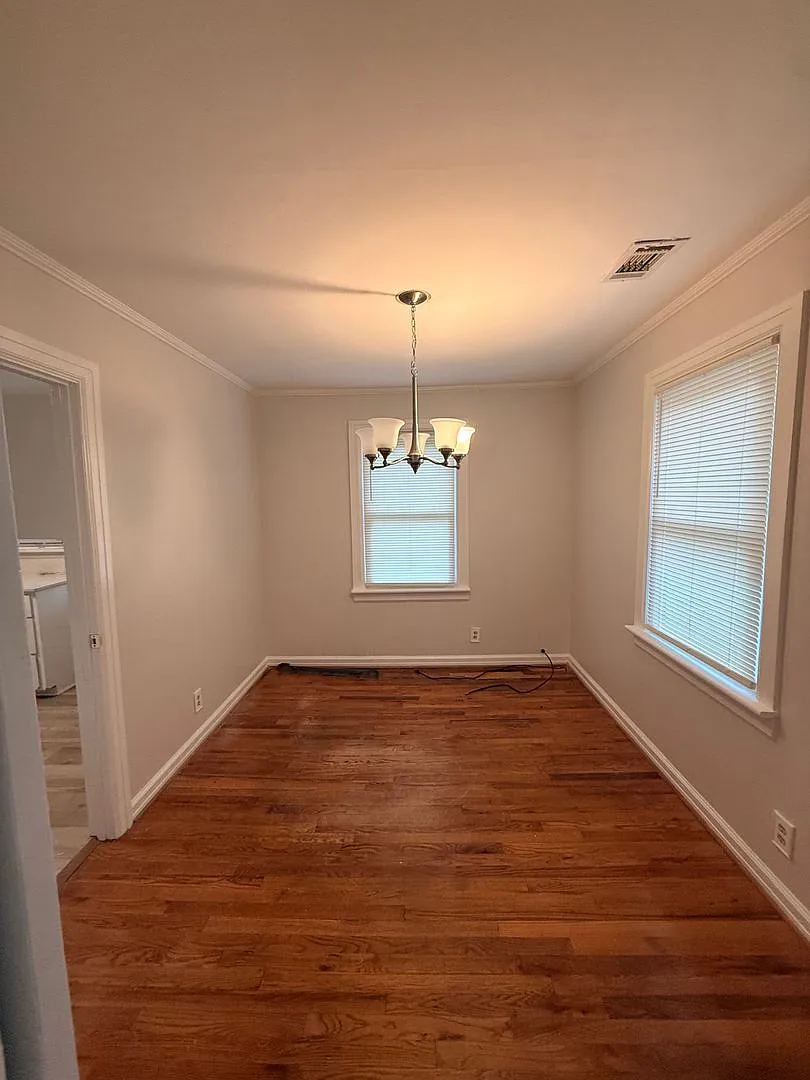 3-bed, 1-bath Home in Savannah — Photo 2