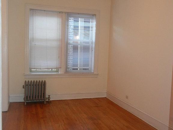 4th image of 4934 N Winthrop Ave APT 3B