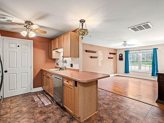 3rd image of 14 crestview Circle #151