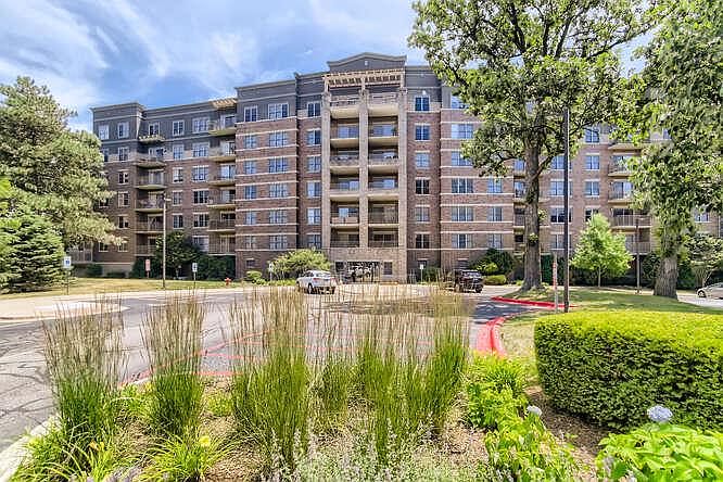1st image of 125 Lakeview Dr Unit 306