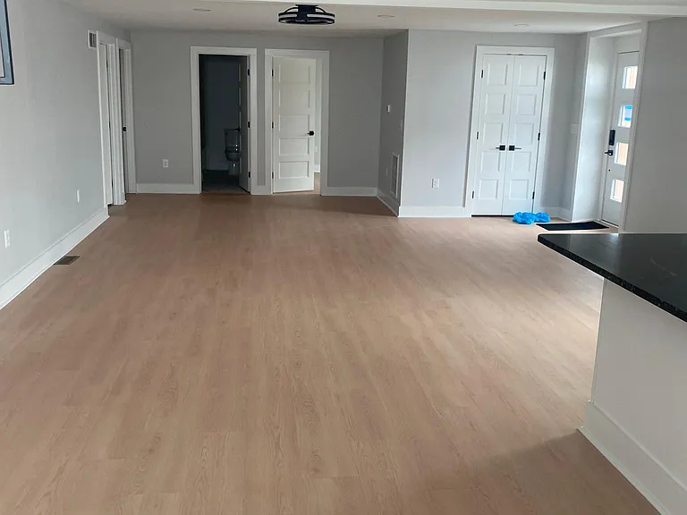 206 N Main St — Photo 2
