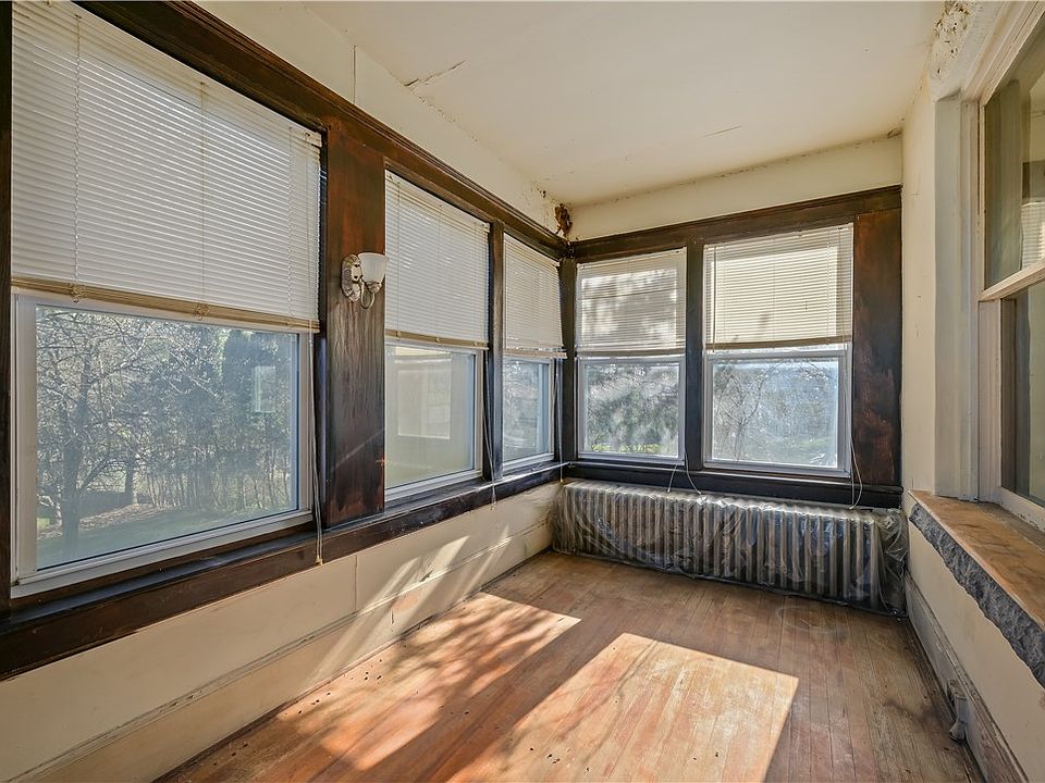 10th image of 616 E Main St