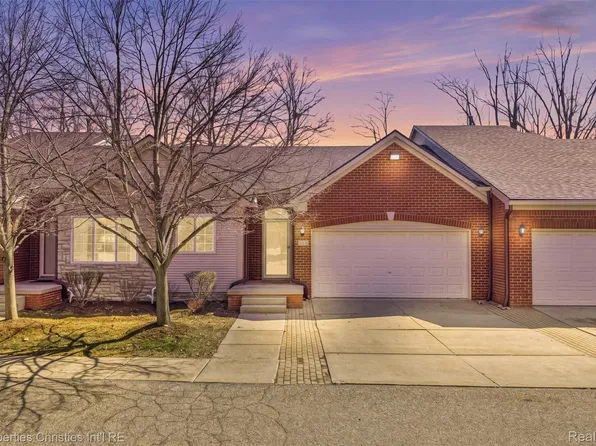 30674 Ardmore Ct, Novi, MI 48377