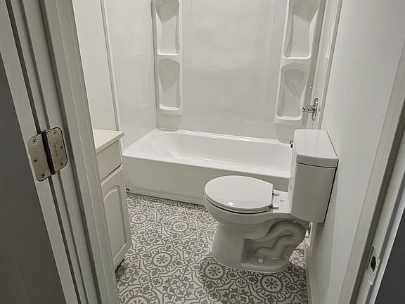 2nd image of 522 Aurora Ave #C